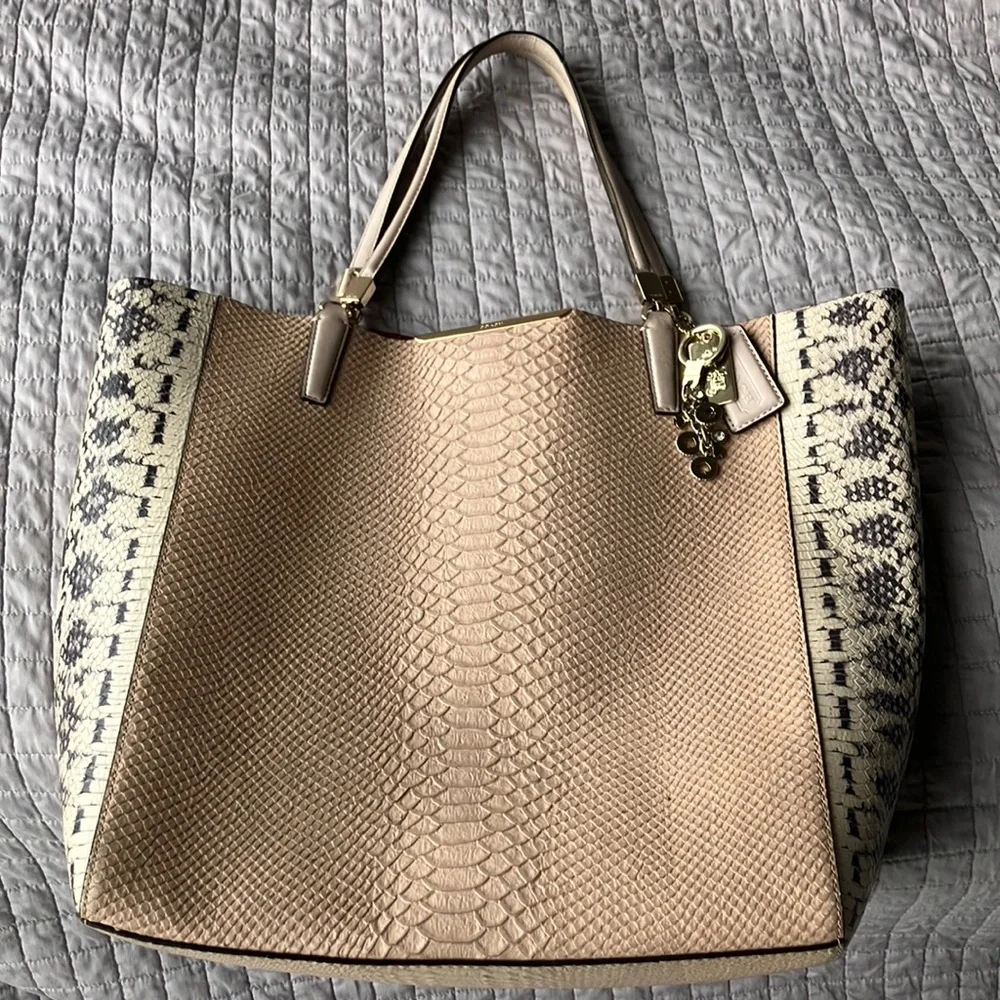 Coach tote - Picture 1 of 8